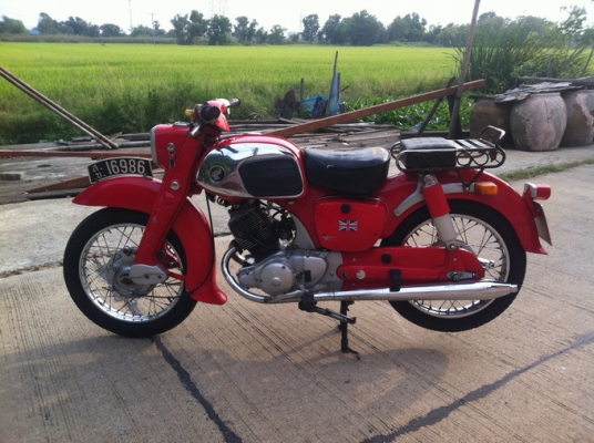 ขายแลก c92 benlyแท้ๆ สวยๆ ทะเบียนพร้อมชุดโอน เครื่องดี ของเดิมทั้งคัน สีสวย สตาทร์มือได้ 0819884773