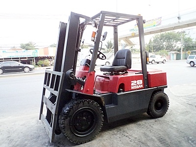 ขายรถยกนิสสัน 2.8 ตัน (รุ่นใหม่)  เครื่องเบนซิน  กระบอกคู่ เสาสูง 3 เมตร  พวงมาลัยเพาเว่อร์  สีเดิมจากนอก นำเข้าจากญี่ปุ่น ใช้งานได้ทันที