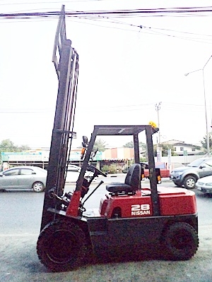 ขายรถยกนิสสัน 2.8 ตัน (รุ่นใหม่)  เครื่องเบนซิน  กระบอกคู่ เสาสูง 3 เมตร  พวงมาลัยเพาเว่อร์  สีเดิมจากนอก นำเข้าจากญี่ปุ่น ใช้งานได้ทันที