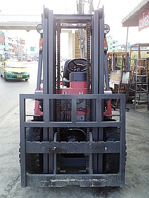 ขายรถยกนิสสัน 2.8 ตัน (รุ่นใหม่)  เครื่องเบนซิน  กระบอกคู่ เสาสูง 3 เมตร  พวงมาลัยเพาเว่อร์  สีเดิมจากนอก นำเข้าจากญี่ปุ่น ใช้งานได้ทันที