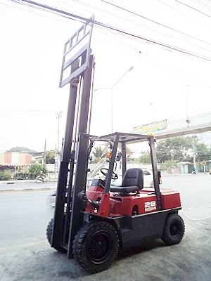 ขายรถยกนิสสัน 2.8 ตัน (รุ่นใหม่)  เครื่องเบนซิน  กระบอกคู่ เสาสูง 3 เมตร  พวงมาลัยเพาเว่อร์  สีเดิมจากนอก นำเข้าจากญี่ปุ่น ใช้งานได้ทันที