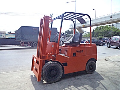 ขายรถยก 2 ตัน  เครื่องดีเซล เสาสูง 3 เมตร  นำเข้าจากญี่ปุ่น ใช้งานได้ทันที