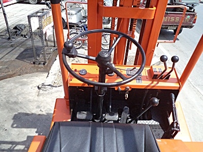 ขายรถยก 2 ตัน  เครื่องดีเซล เสาสูง 3 เมตร  นำเข้าจากญี่ปุ่น ใช้งานได้ทันที