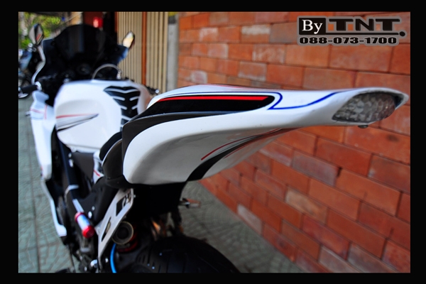 <TNT>ขาย Honda VFR(NC-30) 400 cc./ปี92/สีขาว/ทะเบียนแท้/แฟริ่งแต่ง..สวยๆ>>>>>