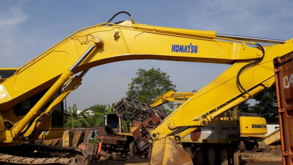 KOMATSU PC200-8 ใช้งาน 12000ช.มเอกสารเล่มทะเบียน KOMATSU PC200-8 ใช้งาน 12000ช.มเอกสารเล่มทะเบียน