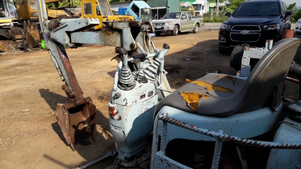 KOMATSU PC-10-8 แทรคยาง เก่านอก ใช้งาน2430ช.ม KOMATSU PC-10-8 แทรคยาง เก่านอก ใช้งาน2430ช.ม