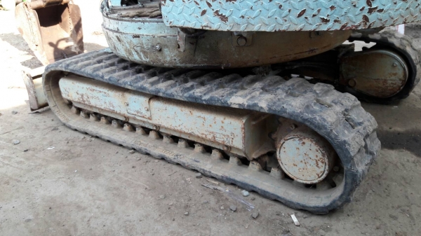 KOMATSU PC-10-8 แทรคยาง เก่านอก ใช้งาน2430ช.ม KOMATSU PC-10-8 แทรคยาง เก่านอก ใช้งาน2430ช.ม