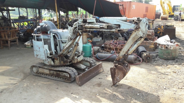 KOMATSU PC-10-8 แทรคยาง เก่านอก ใช้งาน2430ช.ม KOMATSU PC-10-8 แทรคยาง เก่านอก ใช้งาน2430ช.ม