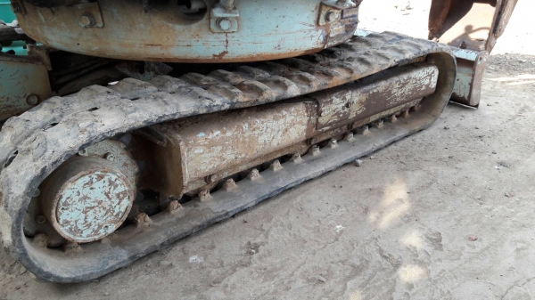 KOMATSU PC-10-8 แทรคยาง เก่านอก ใช้งาน2430ช.ม KOMATSU PC-10-8 แทรคยาง เก่านอก ใช้งาน2430ช.ม