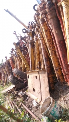 ขายกระบอกไฮดลิก์ รถแมคโค สภาพตามรูป มีทุกรุ่นครับ   มีทั้ง รุ่นใหม่ รุ่นเก่าขายไม่แพง โทรมาสอบถามกันได้ครับ