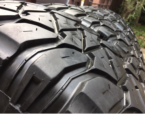 ยาง Mud Mickey Thompson 285 75 16 กลางปี14 ดอกเยอะ ไม่มีปะ ราคาไม่แพง ยาง Mud Mickey Thompson 285 75 16 กลางปี14 ดอกเยอะ ไม่มีปะ ราคาไม่แพง