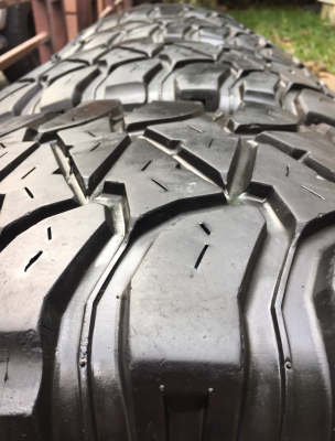 ยาง Mud Mickey Thompson 285 75 16 กลางปี14 ดอกเยอะ ไม่มีปะ ราคาไม่แพง ยาง Mud Mickey Thompson 285 75 16 กลางปี14 ดอกเยอะ ไม่มีปะ ราคาไม่แพง