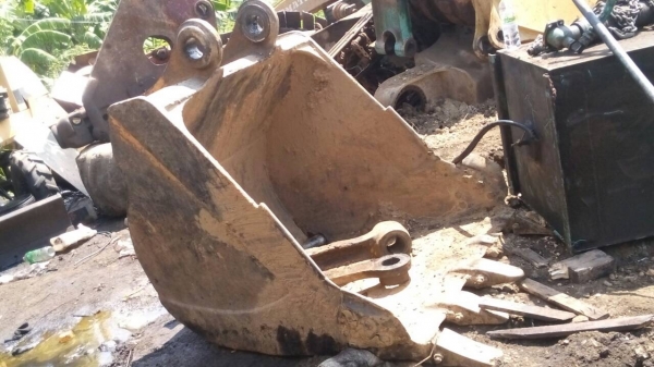 ขายบุ้งกี้เก่าสภาพสวย ใส่ได้หลายรุ่น 200โกเบโก้ กว้าง 115 ซม. ขายไม่แพงครับ