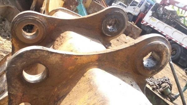 ขายบุ้งกี้เก่าสภาพสวย ใส่ได้หลายรุ่น 200โกเบโก้ กว้าง 115 ซม. ขายไม่แพงครับ