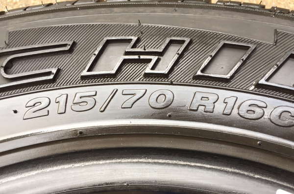 ยาง Achilles 215 70 16 ปี15 ดอกเยอะ พร้อมใช้งาน ราคาไม่แพง