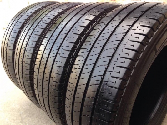 ยาง MICHELIN 205-70-15 ปี 15 ครบชุด 4 เส้น 5000  สภาพสวยๆไม่มีปะไม่บวมไม่กินข้าง ดอกยางเหลือเยอะเอาไปวิ่งกันใด้อีกยาวค่ะ