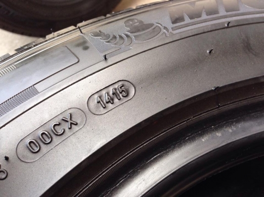 ยาง MICHELIN 205-70-15 ปี 15 ครบชุด 4 เส้น 5000 สภาพสวยๆไม่มีปะไม่บวมไม่กินข้าง ดอกยางเหลือเยอะเอาไปวิ่งกันใด้อีกยาวค่ะ ยาง MICHELIN 205-70-15 ปี 15 ครบชุด 4 เส้น 5000 สภาพสวยๆไม่มีปะไม่บวมไม่กินข้าง ดอกยางเหลือเยอะเอาไปวิ่งกันใด้อีกยาวค่ะ