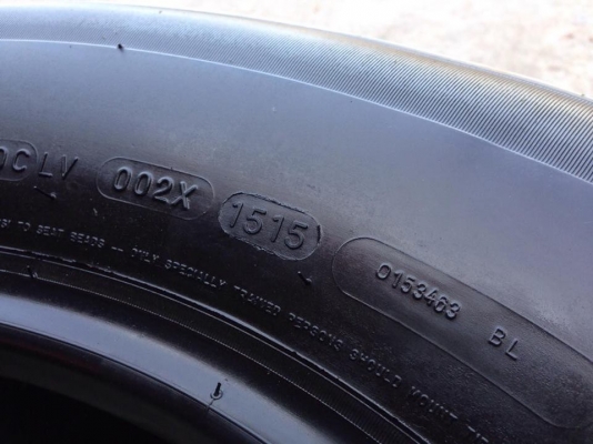 ยาง MICHELIN 265-65-17 ปี 15 ครบชุด 4 เส้น 7500  สภาพสวยๆไม่บวมไม่กินข้าง ดอกยางเหลือเยอะเอาไปวิ่งกันใด้อีกยาวค่ะ