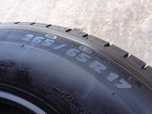 ยาง MICHELIN 265-65-17 ปี 15 ครบชุด 4 เส้น 7500  สภาพสวยๆไม่บวมไม่กินข้าง ดอกยางเหลือเยอะเอาไปวิ่งกันใด้อีกยาวค่ะ