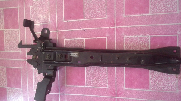 ตัวล็อตฝากระโปรงหน้าวีออสถอดครับ