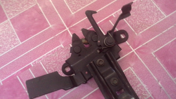 ตัวล็อตฝากระโปรงหน้าวีออสถอดครับ ตัวล็อตฝากระโปรงหน้าวีออสถอดครับ