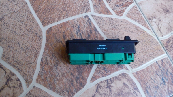 สวิทช์กดควบคุมกระจกไฟฟ้าด้านหน้าข้างขวา VOLVO 740 สวิทช์กดควบคุมกระจกไฟฟ้าด้านหน้าข้างขวา VOLVO 740