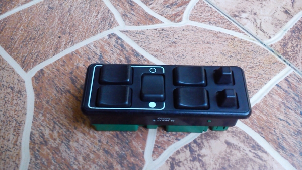 สวิทช์กดควบคุมกระจกไฟฟ้าด้านหน้าข้างขวา VOLVO 740 สวิทช์กดควบคุมกระจกไฟฟ้าด้านหน้าข้างขวา VOLVO 740