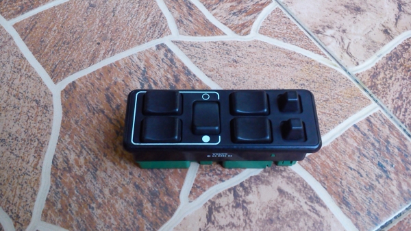 สวิทช์กดควบคุมกระจกไฟฟ้าด้านหน้าข้างขวา VOLVO 740