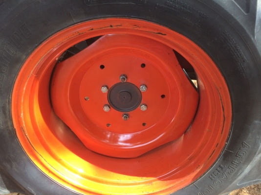 279000บาทครับ L3608 สวยๆงามๆครับ เครื่องดีมากๆครับ เกียร์ดีไม่มีหอน แห้งๆไม่มีรั่วซึมครับ