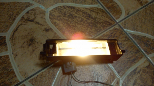 ไฟส่องป้ายทะเบียน ของรถ TOYOTA Koito T82 ไฟส่องป้ายทะเบียน ของรถ TOYOTA Koito T82