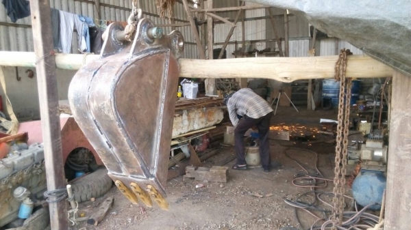 รับสั่งทำบุ้งกี้ รถแมคโค ขุดฟุ๊ตติ้ง ตอม่อ เสาเข็ม กว้าง ตามขนาดที่ต้องการ ทั้งรถเล็ก รถใหญ่