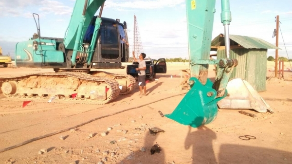 รับสั่งทำบุ้งกี้ รถแมคโค ขุดฟุ๊ตติ้ง ตอม่อ เสาเข็ม กว้าง ตามขนาดที่ต้องการ ทั้งรถเล็ก รถใหญ่