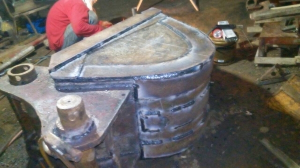 รับสั่งทำบุ้งกี้ รถแมคโค ขุดฟุ๊ตติ้ง ตอม่อ เสาเข็ม กว้าง ตามขนาดที่ต้องการ ทั้งรถเล็ก รถใหญ่