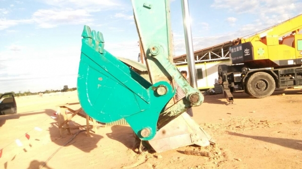 รับสั่งทำบุ้งกี้ รถแมคโค ขุดฟุ๊ตติ้ง ตอม่อ เสาเข็ม กว้าง ตามขนาดที่ต้องการ ทั้งรถเล็ก รถใหญ่