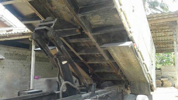 รถอีซูซุ 10 ล้อดั้ม FVZ 300 แรงม้า. ปี 53. , ( รถ วิ่ง 1xx,xxx. ) สนใจติดต่อ 081 - 6079515