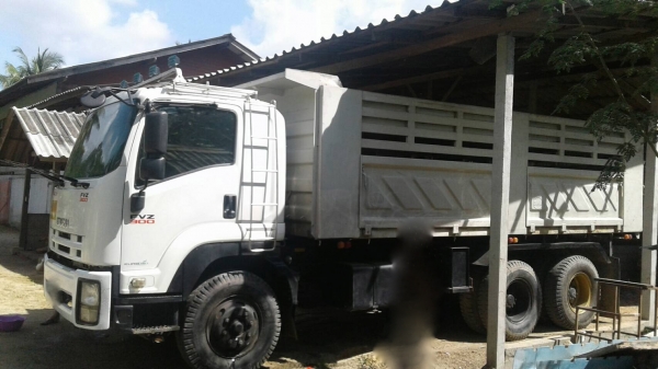 รถอีซูซุ 10 ล้อดั้ม FVZ 300 แรงม้า. ปี 53. , ( รถ วิ่ง 1xx,xxx. ) สนใจติดต่อ 081 - 6079515