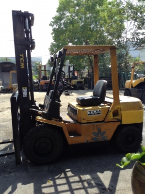 +++ ขายโฟล์คลิฟท์  T.C.M. FD30  ขนาด  3  ตัน  เครื่องยนต์ดีเซล  เสา  4  เมตร  เกียร์ออโตเมติค  ยางลมครับ