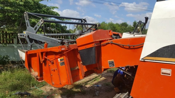 ขายรถเกี่ยวข้าวคูโบ้ต้าDC60 พลัสทำงานพันเก้าร้อย ชม.เครื่องดี วิ่งทำงานได้