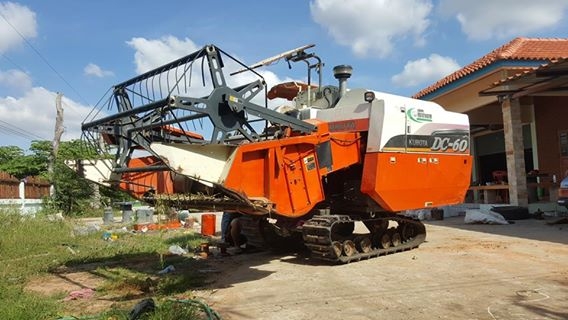 ขายรถเกี่ยวข้าวคูโบ้ต้าDC60 พลัสทำงานพันเก้าร้อย ชม.เครื่องดี วิ่งทำงานได้