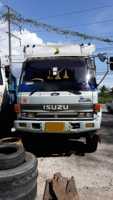 รถอีซูซุ 10 ล้อ ( พื้นเรียบ ) FVM 175 แรงม้า. ปี 36. สนใจติดต่อ 081 - 6079515 รถอีซูซุ 10 ล้อ ( พื้นเรียบ ) FVM 175 แรงม้า. ปี 36. สนใจติดต่อ 081 - 6079515