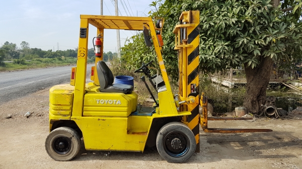 ขายด่วนรถยกTOYOTA 5FG20ยก2ตันเสาสูง3เมตรยางตัน4เส้นเคื่องตัวใหม่4สูบ4Yรถนอกเพิ่งนำเข้ามายังไม่เคยใช้งานในเมืองไทยเลย