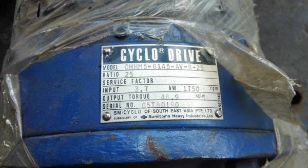 ** Sold ** มอเตอร์เกียร์ Sumitomo Cyclodrive 5 HP มีเบรค ทด 1:25 เพลาออก 60 RPM ของใหม่เก่าเก็บไม่เคยใช้งาน