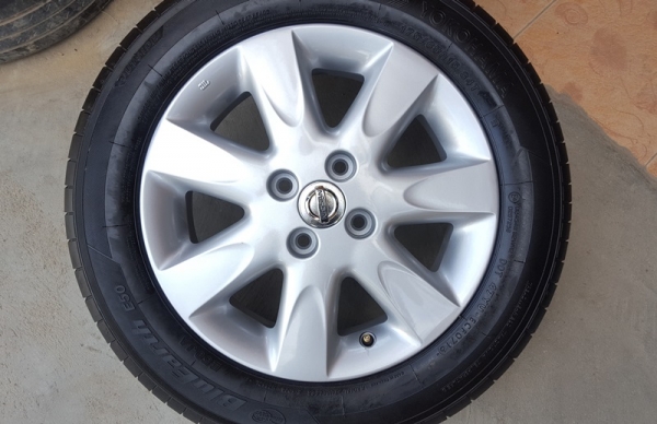 ขายล้อNISSAN March 15 ยางปี16  4 ล้อ