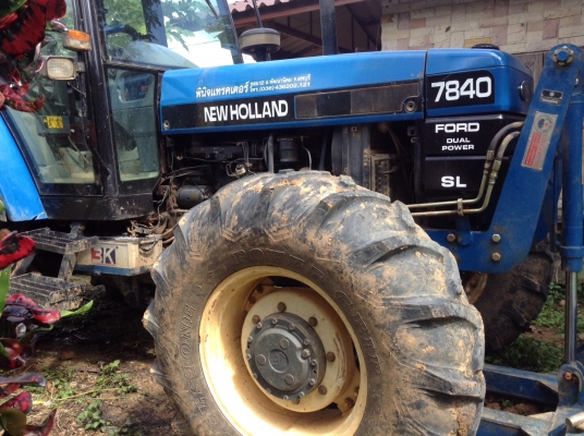 ขายด่วนครับ Newholland 7840 คานหน้า Newholland รถลงร้านมาได้ ไม่ถึงปีครับ