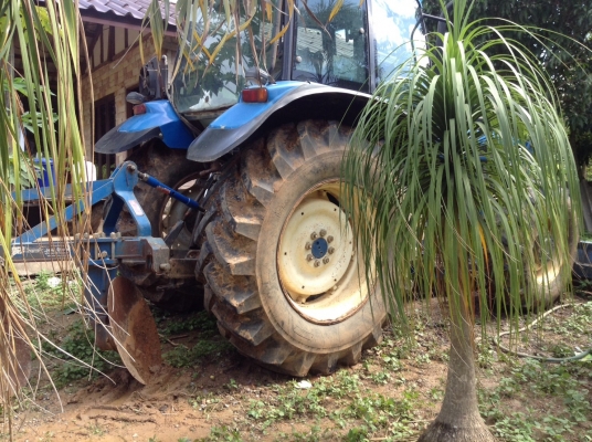 ขายด่วนครับ Newholland 7840 คานหน้า Newholland รถลงร้านมาได้ ไม่ถึงปีครับ