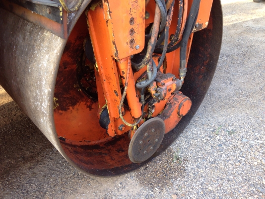 รถบด 2ล้อเหล็ก  ขับเคลื่อน2ล้อ หน้า L+RหลังL+R. อิสระ4ล้อ