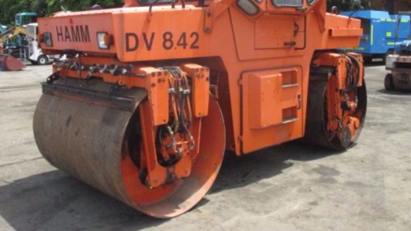 รถบด 2ล้อเหล็ก  ขับเคลื่อน2ล้อ หน้า L+RหลังL+R. อิสระ4ล้อ