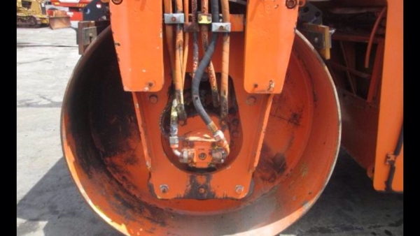 รถบด 2ล้อเหล็ก  ขับเคลื่อน2ล้อ หน้า L+RหลังL+R. อิสระ4ล้อ