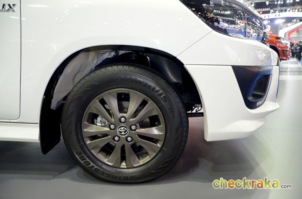 ล้อแม็ก Toyota revo trd พร้อมยางป้ายแดง Dunlop 215.65.16 ปี16