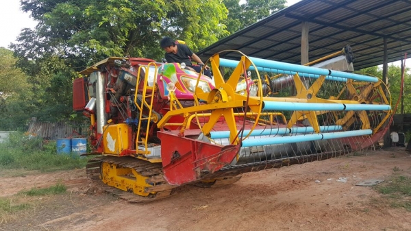 ขายรถเกี่ยวข้าว เกษตรพัฒนา เจ้าน้อยจอมพลังปี50ช่วงล่าง10เพลาใหญ่ ปั๊ม22อุ้ม2ตัน ตู้ใหม่ช่วงล่างทำใหม่ พร้อมทำงาน